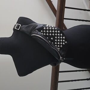 Black Fannypack